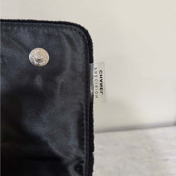 Chic Black Designer Shoulder Bag - Picture 4 of 5